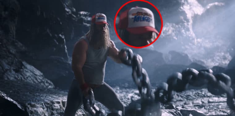 Thor usando o boné de "Vingador Mais Forte"