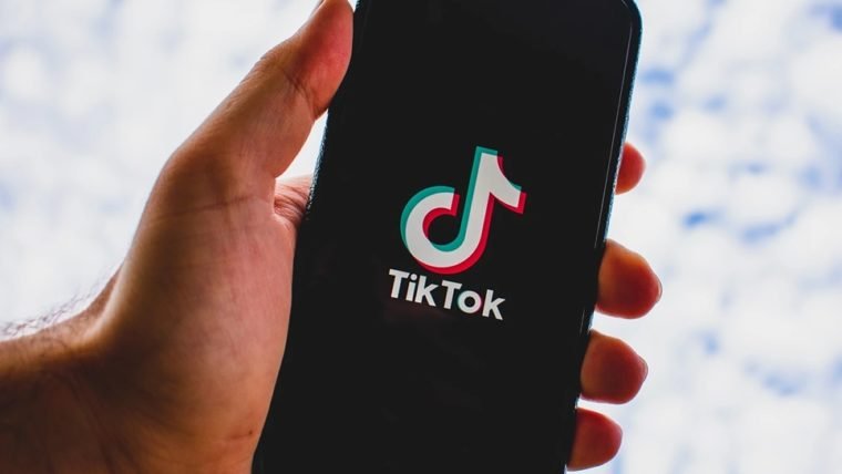 TikTok lança ferramenta de tradução simultânea para inglês, português e mais idiomas