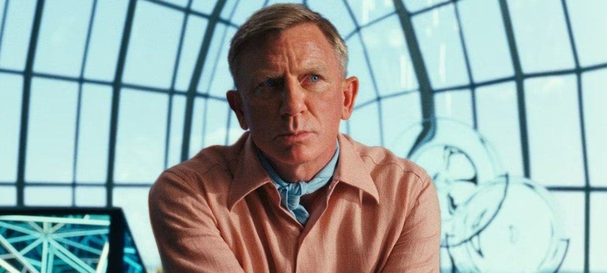 Daniel Craig e novo elenco estão em fotos de Glass Onion: Um Mistério Knives Out
