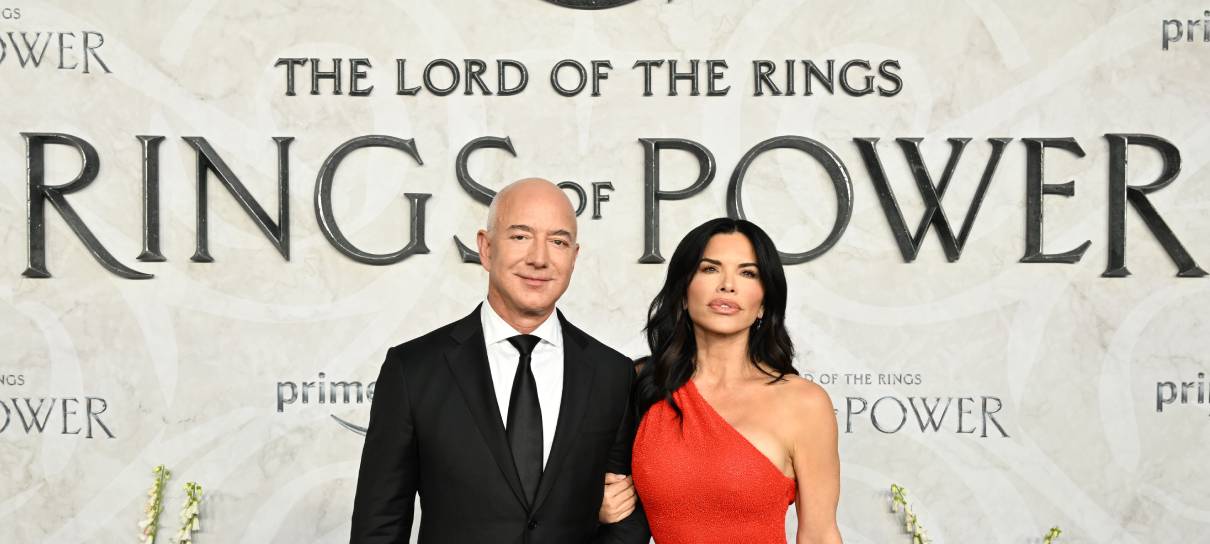 Jeff Bezos apareceu de surpresa na première de O Senhor dos Anéis: Os Anéis de Poder
