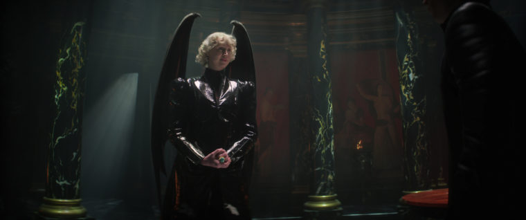 Gwendoline Christie como Lúcifer em Sandman