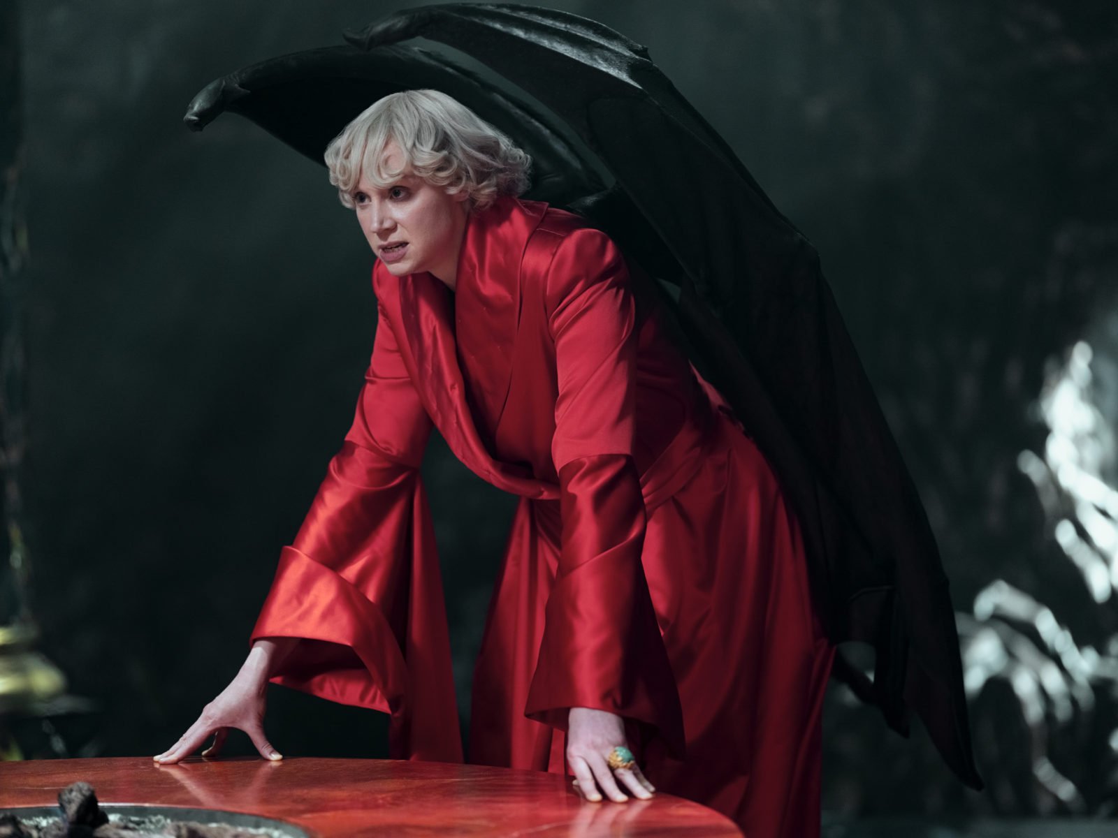 Gwendoline Christie como Lúcifer em Sandman