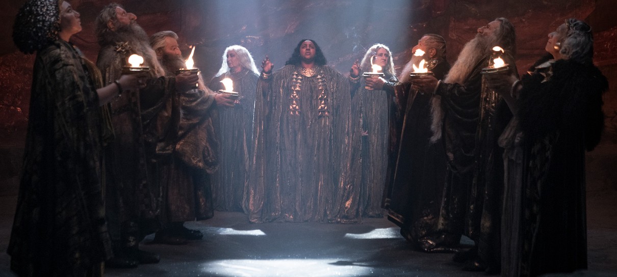 Elrond, anãos e mais aparecem em novas fotos de O Senhor dos Anéis: Os Anéis de Poder