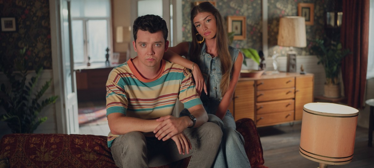 Otis, Ruby e Maeve estão de volta em fotos da 4ª temporada de Sex Education