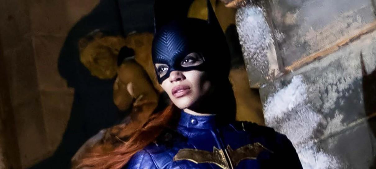 Vídeo de bastidores de Batgirl mostra heroína detonando festa de Natal