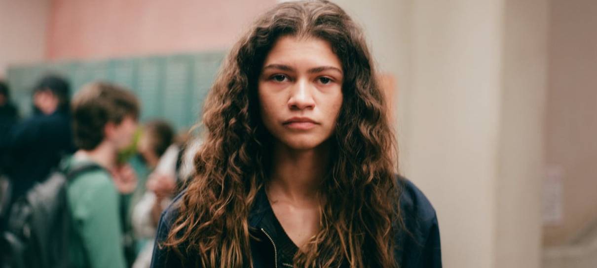 Zendaya se torna a pessoa mais jovem a vencer o Emmy de atuação principal duas vezes