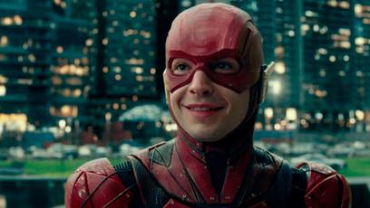 Ezra Miller volta ao set de The Flash para refilmagens
