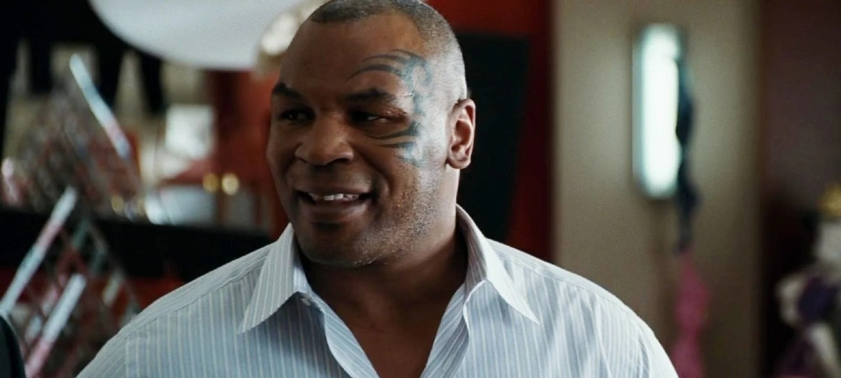 Mike Tyson e Holyfield se reencontram para brincadeira com doce com formato de orelha