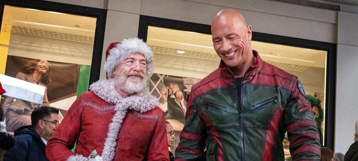 J.K. Simmons é Papai Noel em fotos do filme Red One