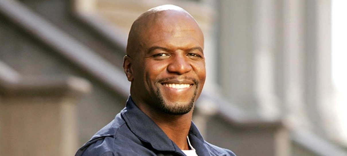 Terry Crews celebra sucesso de Todo Mundo Odeia o Chris com vídeo em português