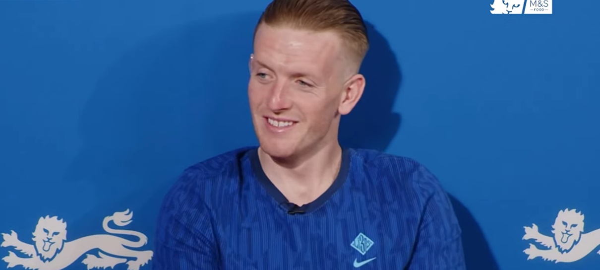 Goleiro da Inglaterra levou um setup gamer ao Qatar para jogar Fortnite