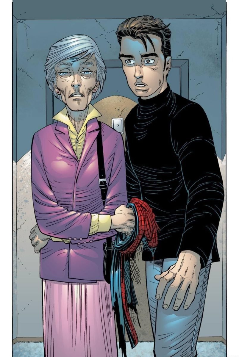 Tia May ao lado de Peter Parker