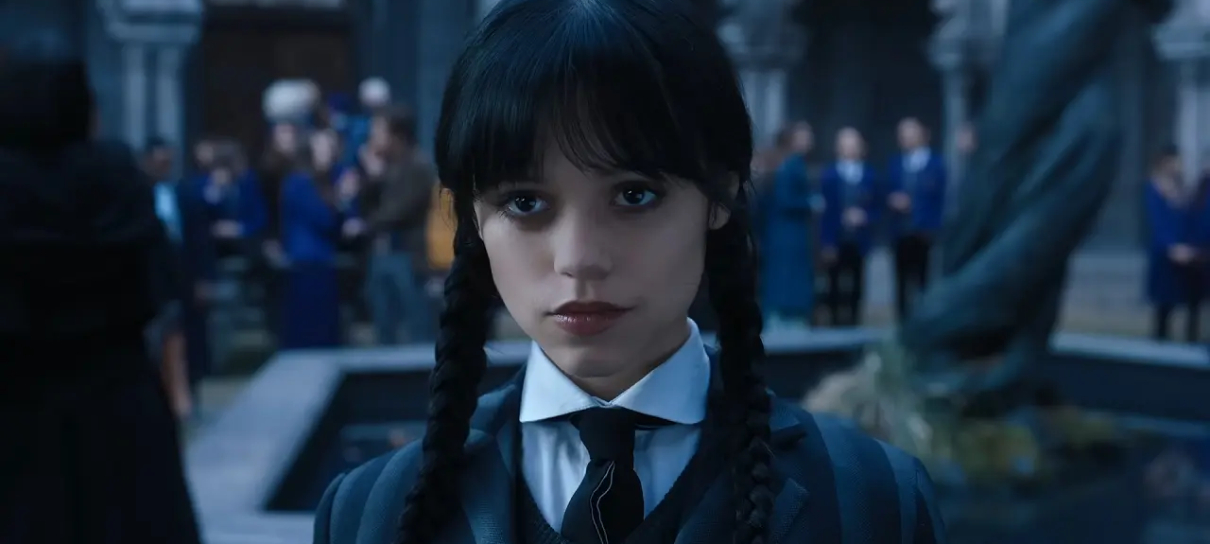 Wandinha se torna a segunda maior série em inglês da Netflix