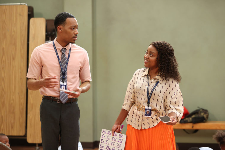 Tyler James Williams e Quinta Brunson em Abbott Elementary