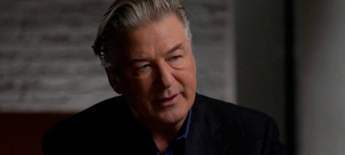 Alec Baldwin responderá criminalmente por morte em set de filme