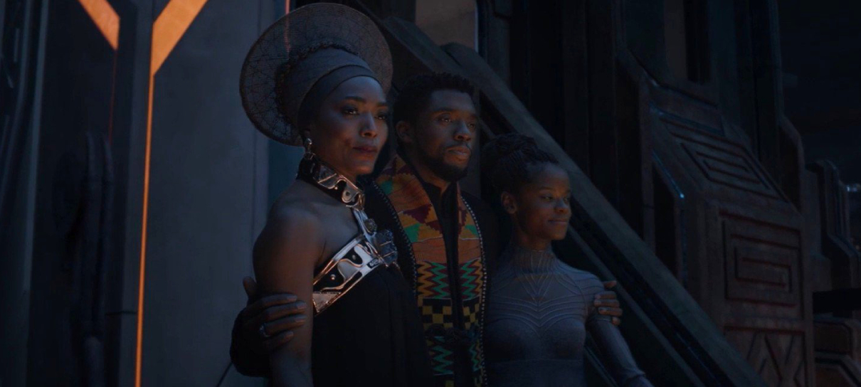 Angela Bassett faz homenagem a Chadwick Boseman ao vencer Globo de Ouro