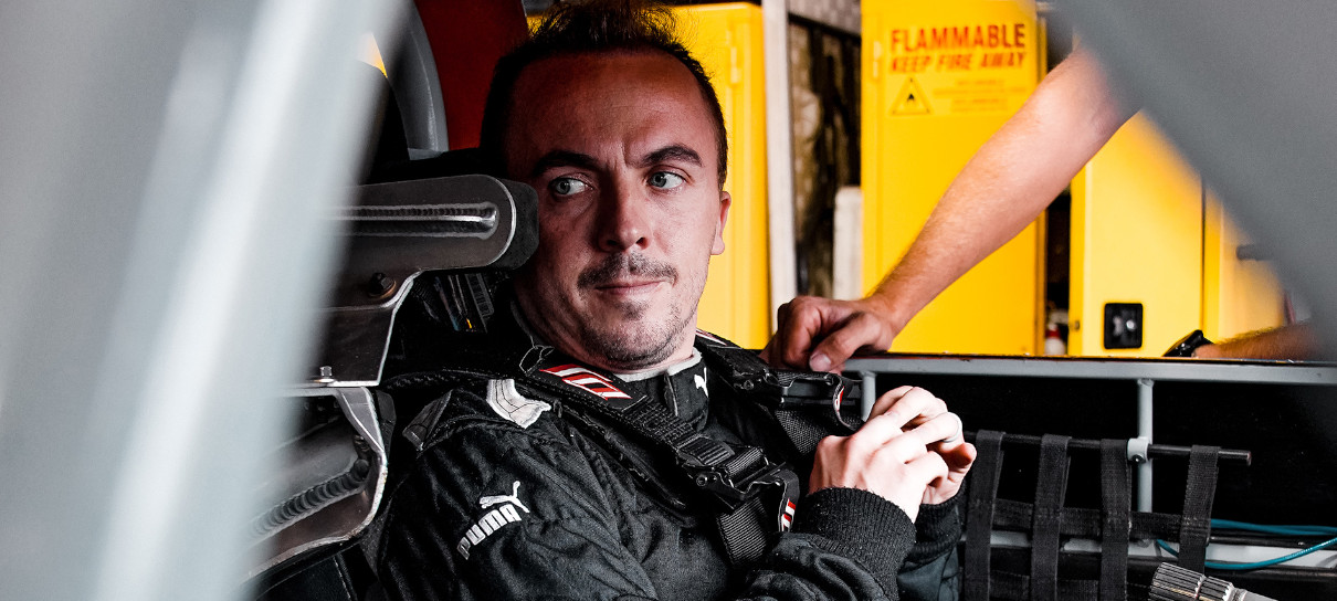 Frankie Muniz, de Malcolm in the Middle, se torna piloto profissional da NASCAR