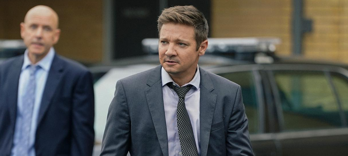 Jeremy Renner diz ter quebrado mais de 30 ossos em acidente