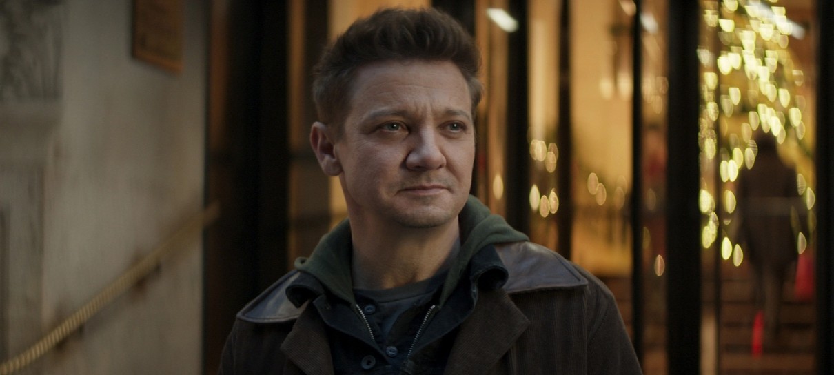 Jeremy Renner recebe alta e comemora com família após acidente