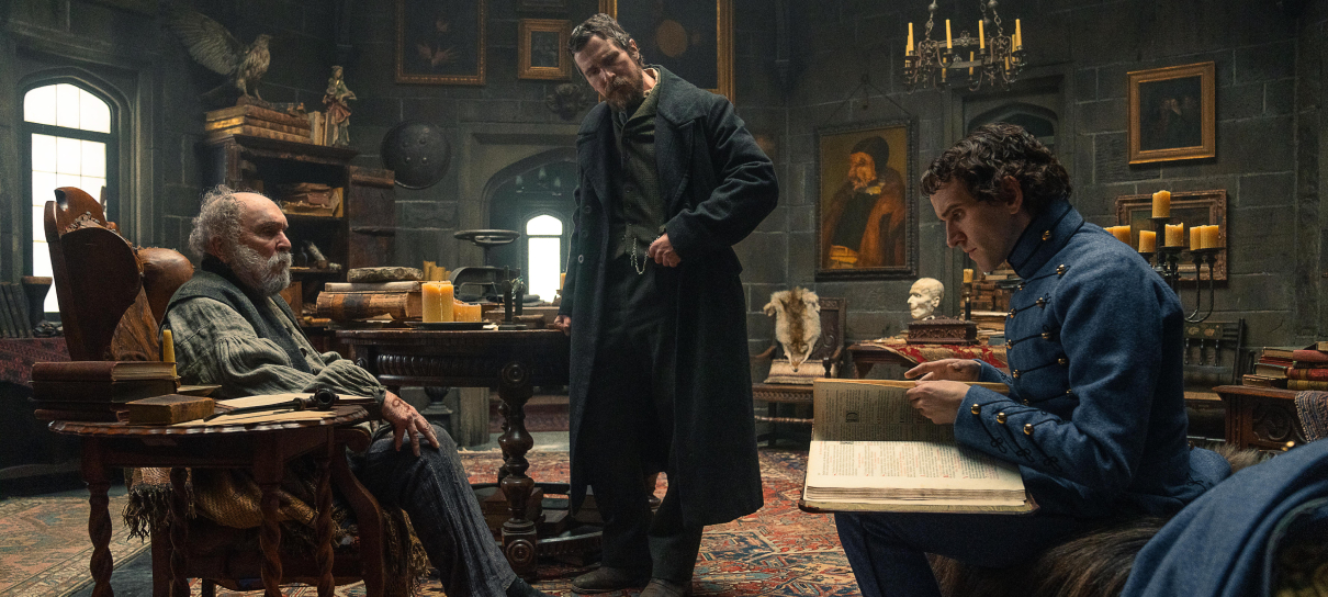 O Pálido Olho Azul, filme sobre Edgar Allan Poe, está disponível na Netflix