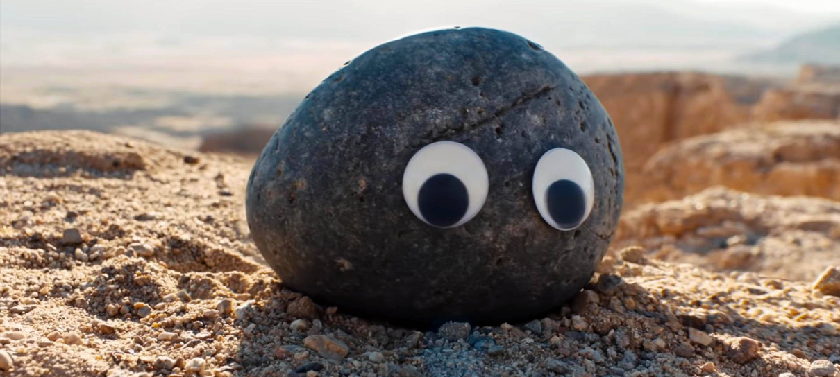 Pedra com olhos de Tudo em Todo o Lugar ao Mesmo Tempo esgota