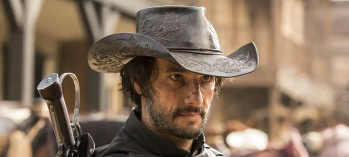 Rodrigo Santoro fala sobre narrativa de Wolf Pack, série "irmã" de Teen Wolf