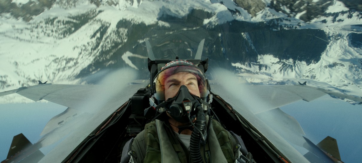 Glen Powell diz que Tom Cruise merece ser indicado ao Oscar por Top Gun: Maverick