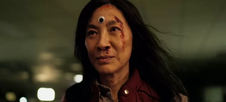 Tudo em Todo Lugar ao mesmo Tempo é um dos filmes de Onde Assistir vencedores do Globo de Ouro 2023