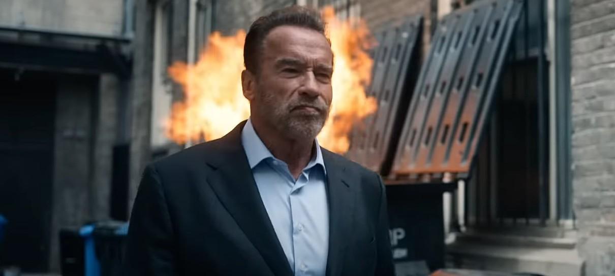 Arnold Schwarzenegger quebra tudo em teaser de série da Netflix