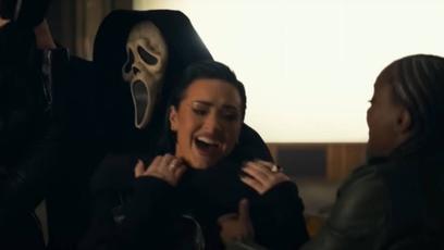 Demi Lovato encara Ghostface em clipe do tema de Pânico 6