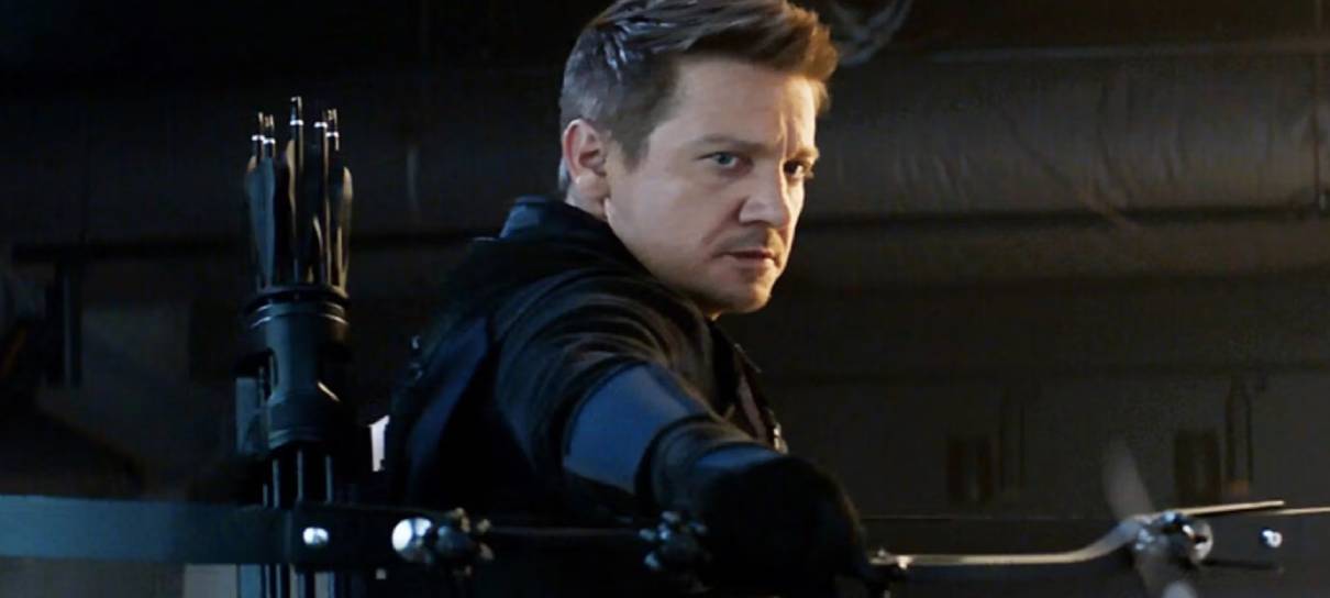 Jeremy Renner posta vídeo se recuperando em fisioterapia