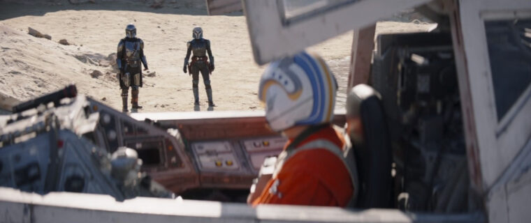 Carson Teva encontra Din Djarin e Bo-Katan Kryze em The Mandalorian (LucasFilm/Reprodução)