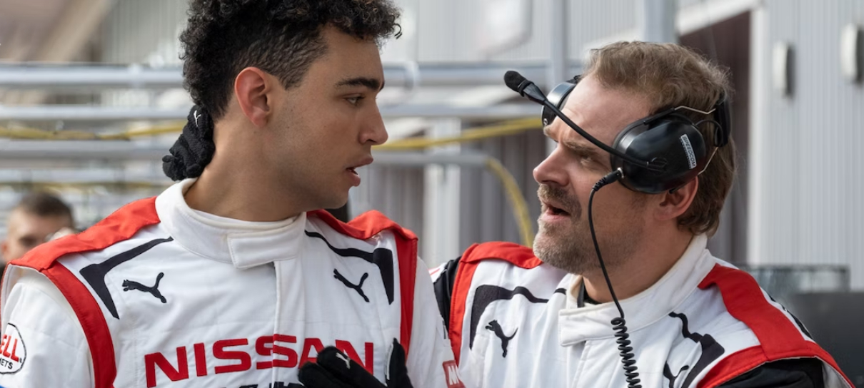 Nova imagem de Gran Turismo destaca Archie Madekwe e David Harbour