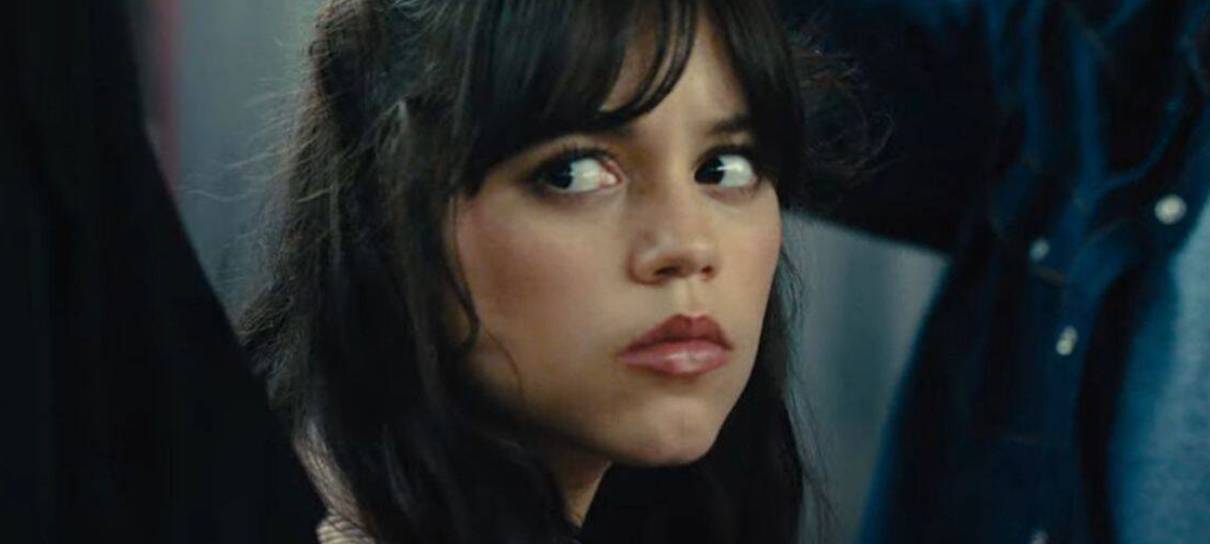 Ghostface, de Pânico, vai atrás de Jenna Ortega em evento chique