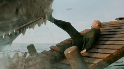 Jason Statham desafia monstros gigantes em trailer de Megatubarão 2