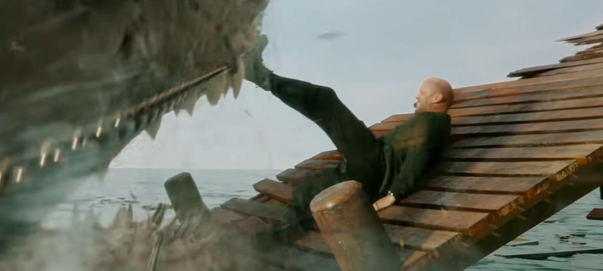 Jason Statham desafia monstros gigantes em trailer de Megatubarão 2