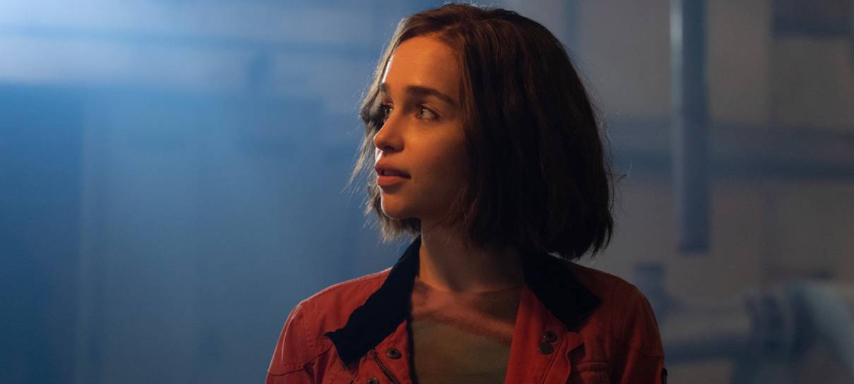 Emilia Clarke quase atropelou Samuel L. Jackson em Invasão Secreta