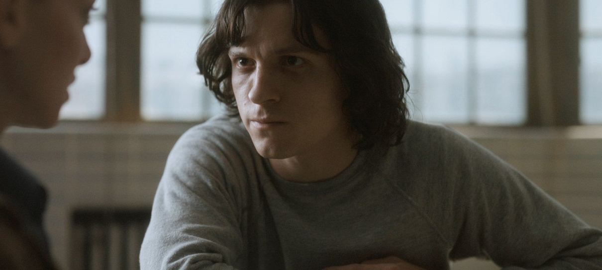 Tom Holland reconhece críticas à série Entre Estranhos