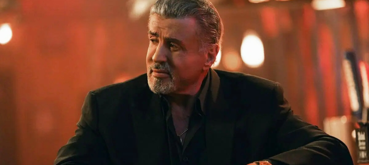 Stallone diz que gravar série de TV é brutal comparado a filmes