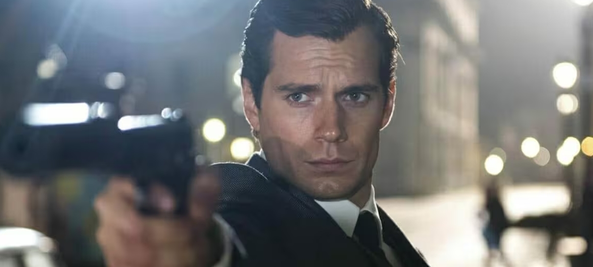 Diretor de Cassino Royale elogia testes de Henry Cavill para James Bond