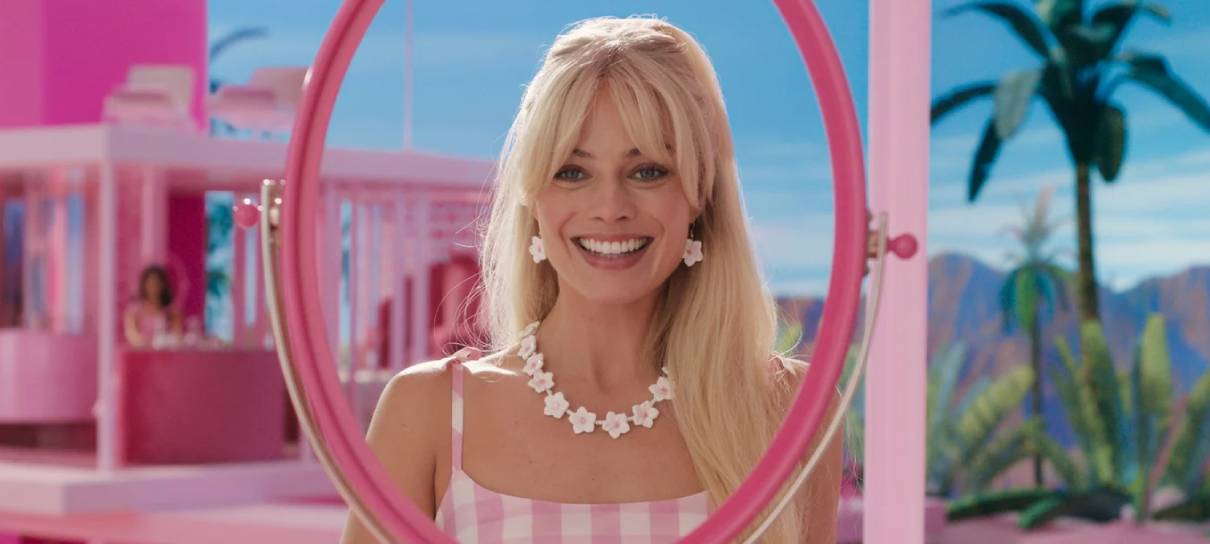 Barbie brinca com o próprio universo para contar uma história que merece ser assistida | Crítica