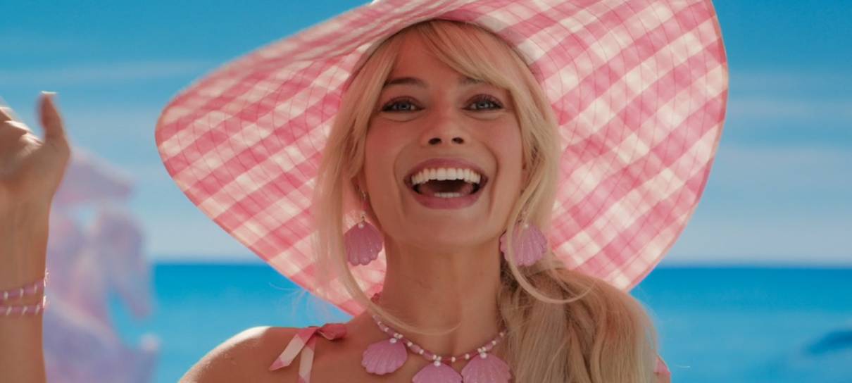 Vídeo compara figurinos de Margot Robbie com roupas da Barbie