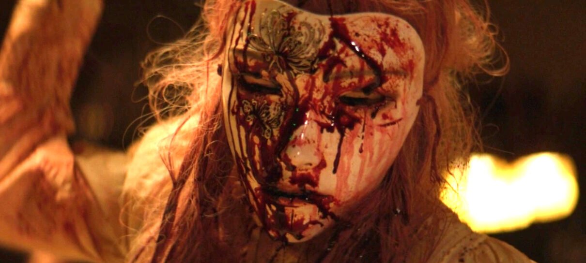 Filme de terror da Cinderela ganha primeiras imagens sangrentas