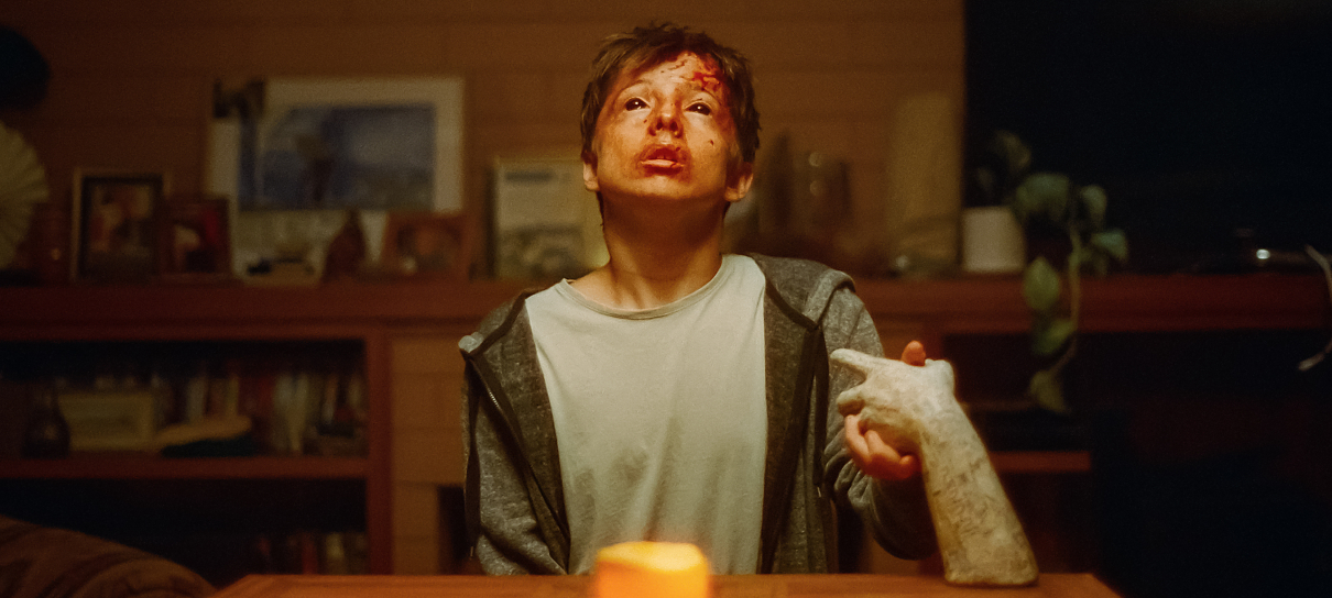 Fale Comigo destaca possessão em fotos aterrorizantes