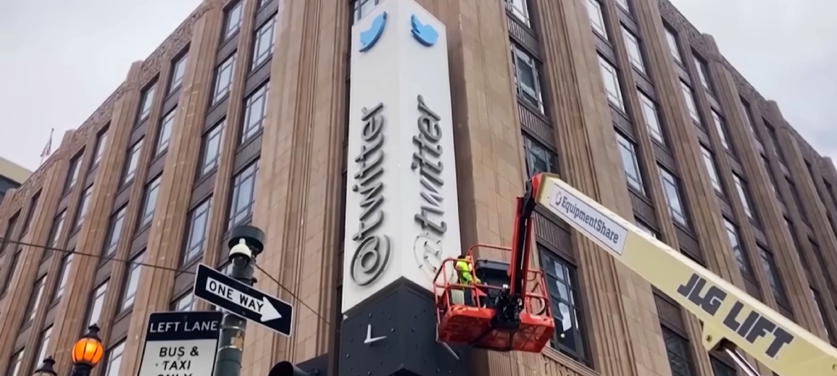 Elon Musk é notificado após mandar retirar placa do Twitter de prédio