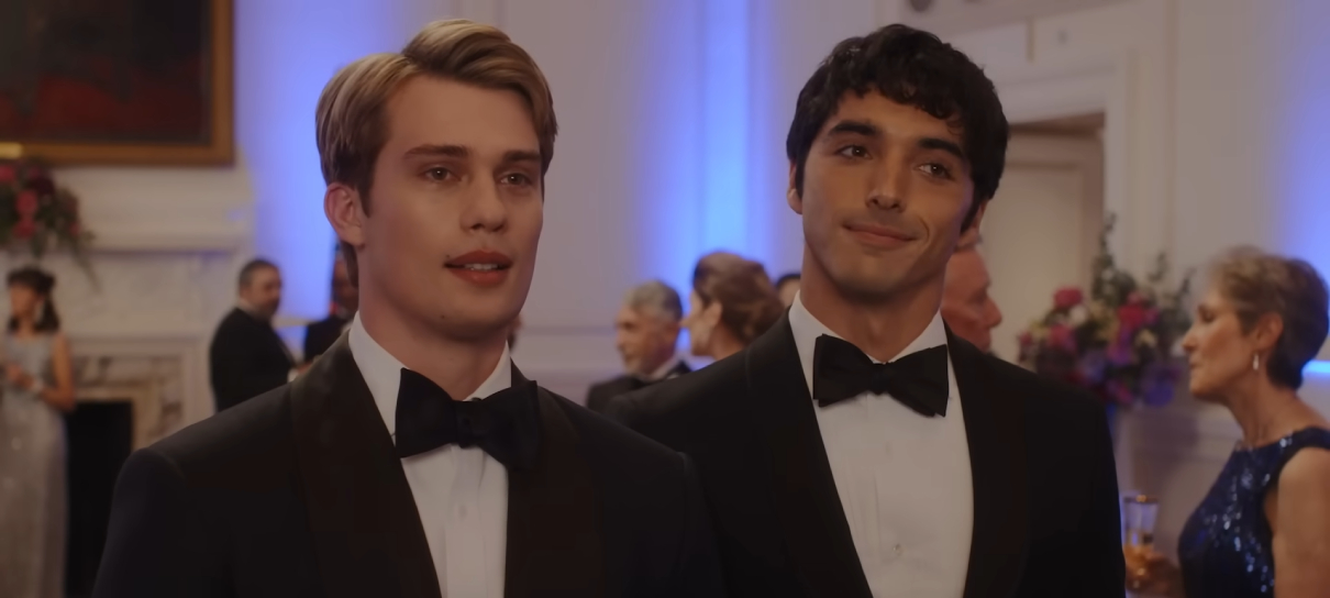 Vermelho, Branco e Sangue Azul ganha trailer com impasse diplomático e romance