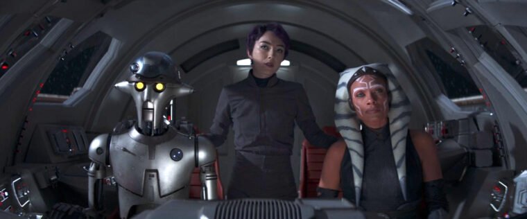 Huyang, Sabine e Ahsoka pilotando uma nave em cena de Ahsoka (LucasFilm/Reprodução)