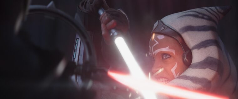 Ahsoka duela em cena da série (LucasFilm/Reprodução)