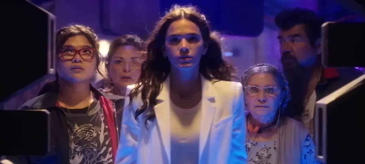 Bruna Marquezine interpreta personagem brasileira em Besouro Azul