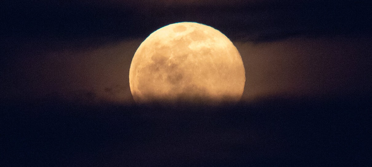 Superlua azul poderá ser vista nesta quarta (30) - Saiba como